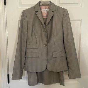 Calvin Klein Ladies Skirt Suit Size 2 - Grey & Pink